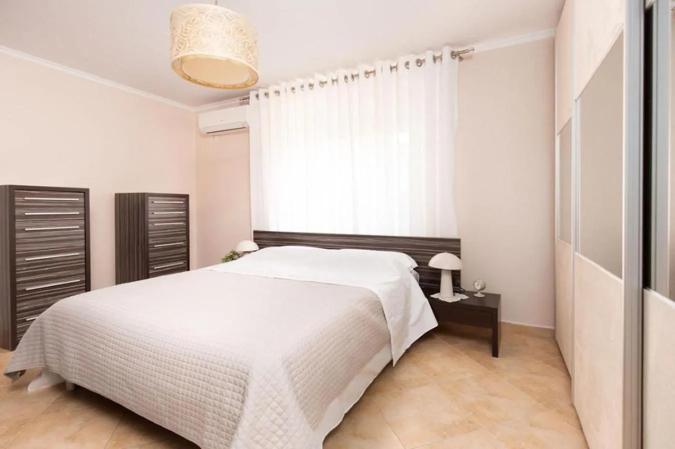 아파트 Chic & Serene Apartment-Your Relaxing Oasis 티라나