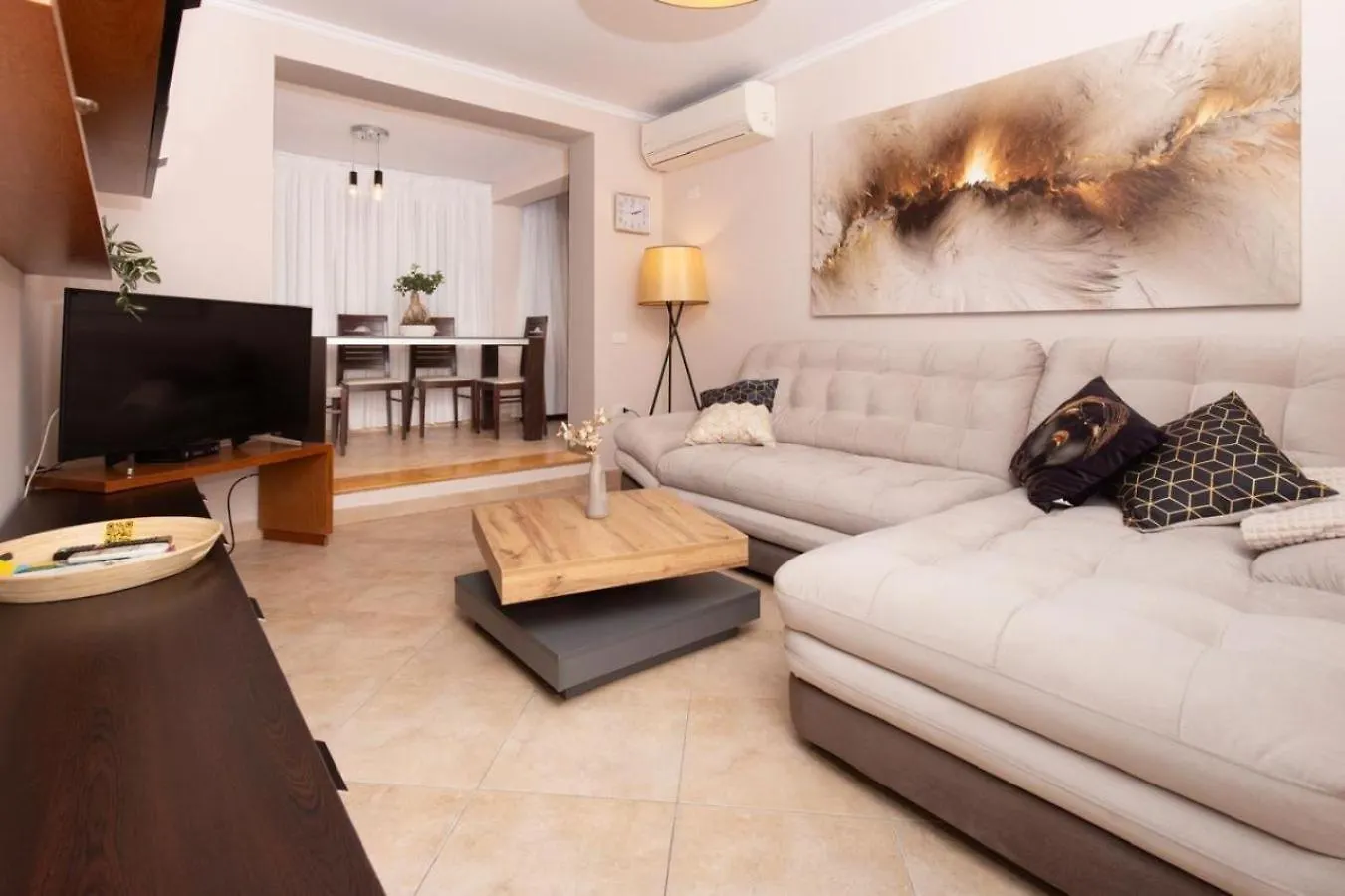 Chic & Serene Apartment-Your Relaxing Oasis 티라나